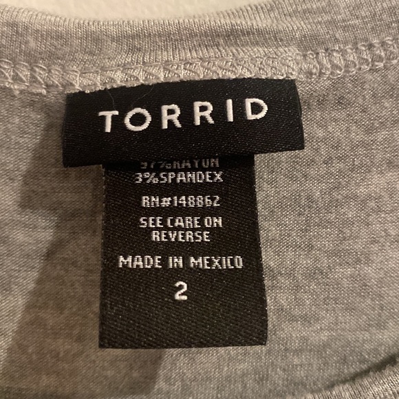 TORRID TSHIRT WITH ROSE LACE SIZE 2 - Picture 2 of 4